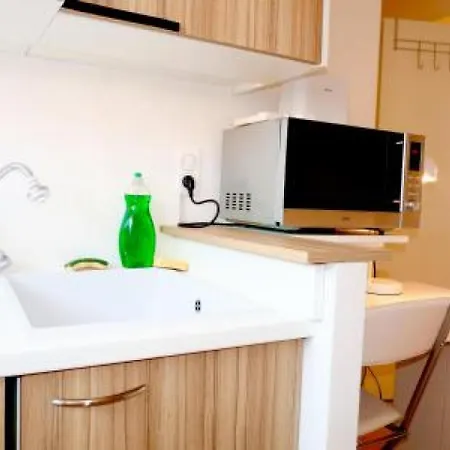 Sleeps 2 Air Con Wifi * Cannes