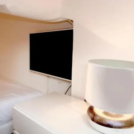 Apartment Sleeps 2 Air Con Wifi *