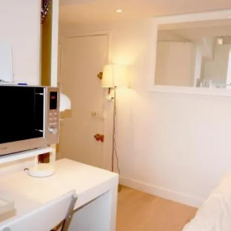 Sleeps 2 Air Con Wifi *