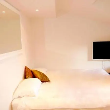 Apartment Sleeps 2 Air Con Wifi Cannes
